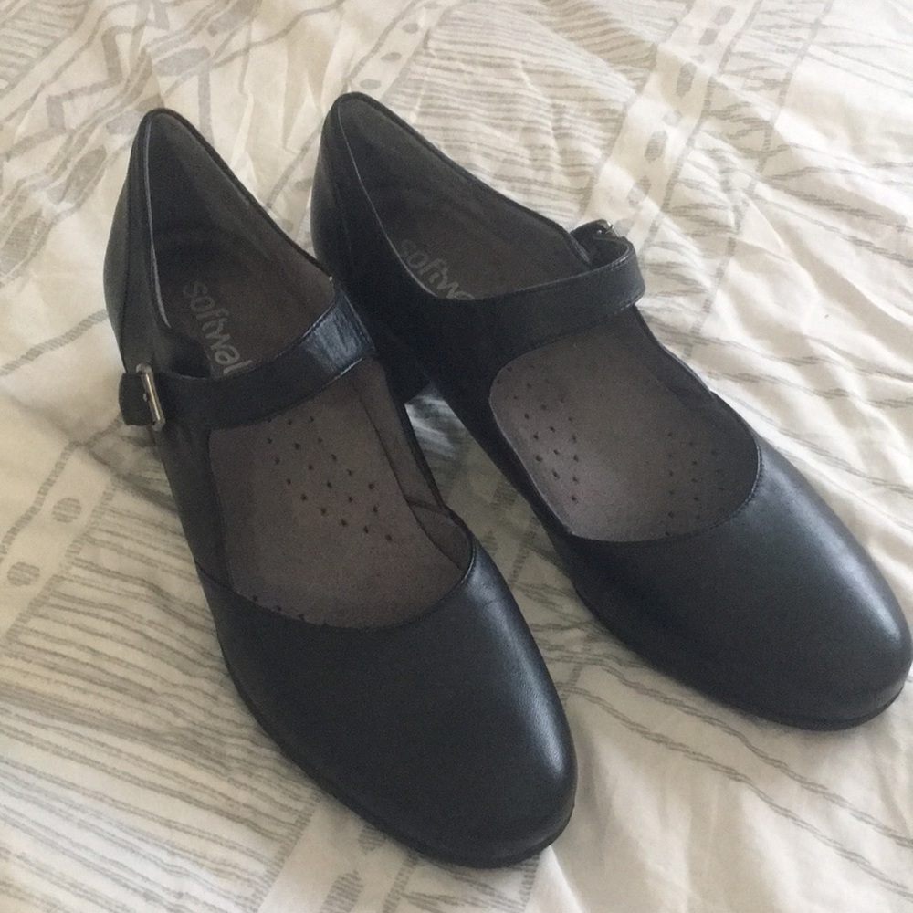 Softwalk shoes